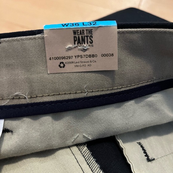 Dockers Flat Front Relaxed Fit 36x32 NWT - Picture 5 of 6